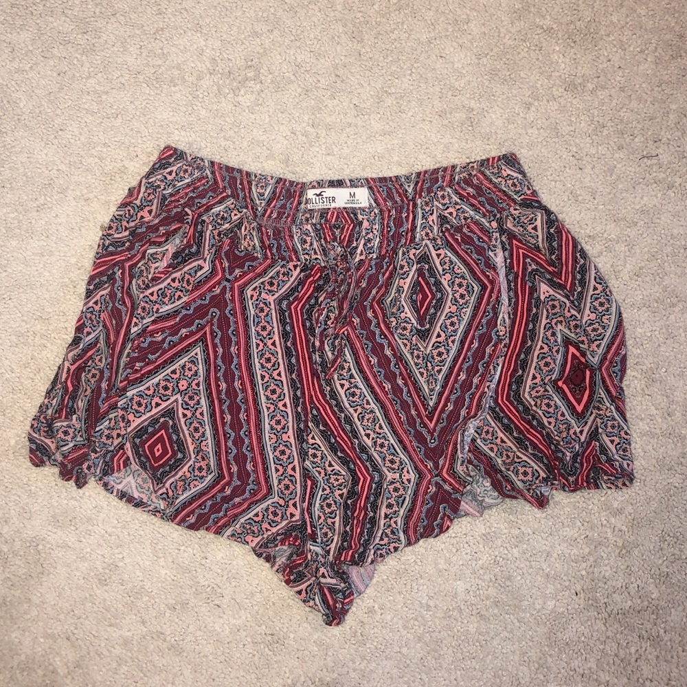 Hollister flowy shorts